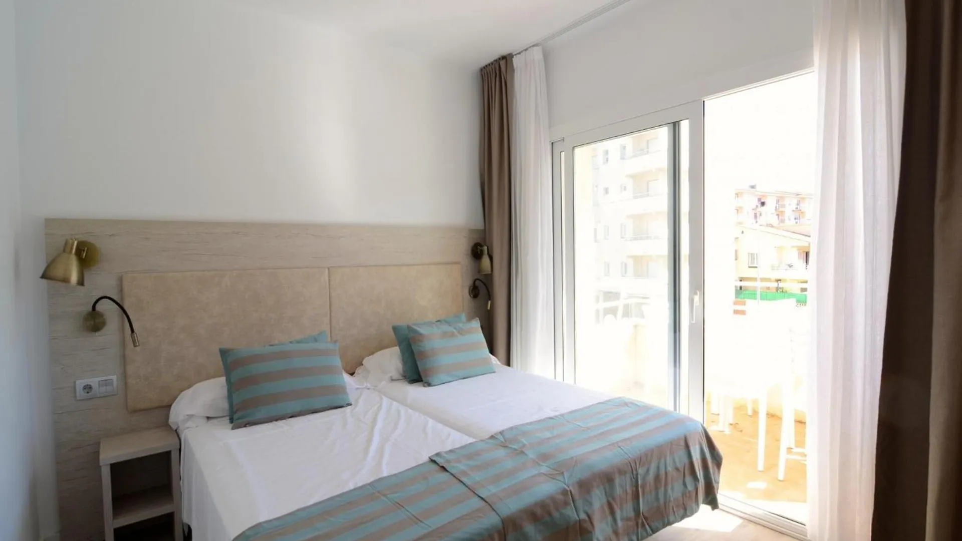 Apartamento Con Piscina Festastar 209 레스타르티트 0*,  스페인