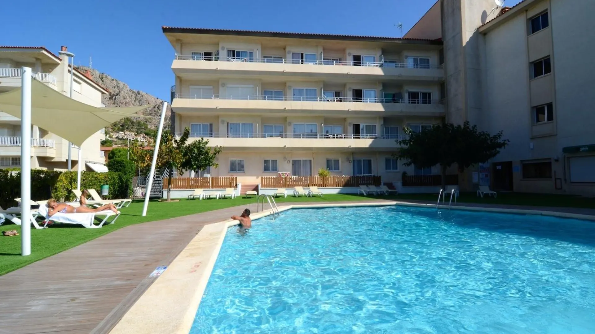 Apartamento Con Piscina Festastar 209 레스타르티트 아파트
