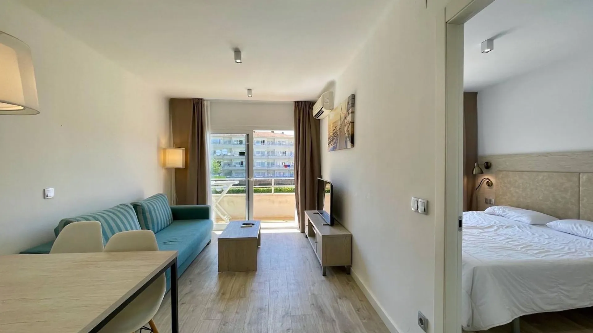 아파트 Apartamento Con Piscina Festastar 209 레스타르티트
