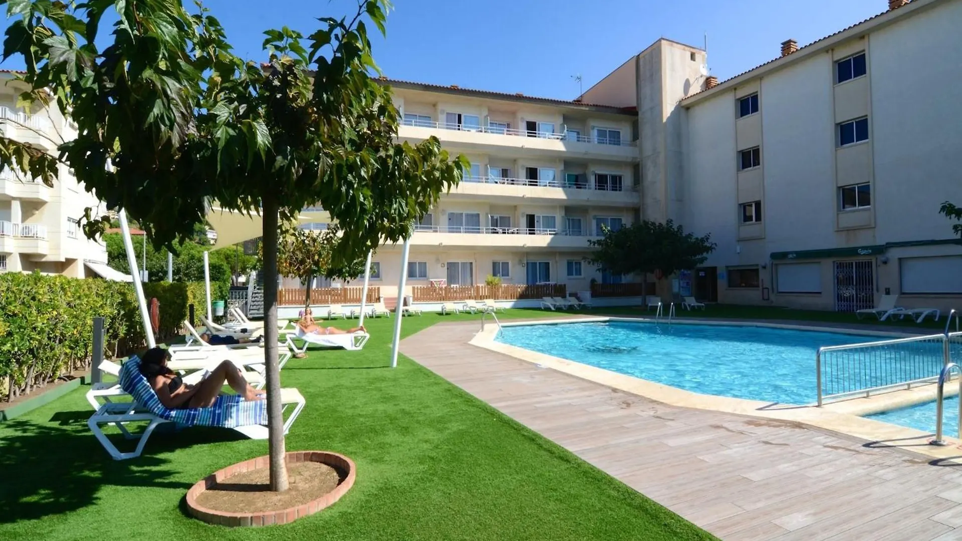 Apartamento Con Piscina Festastar 209 레스타르티트